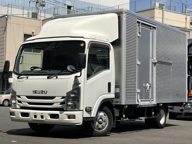2017 Isuzu Elf