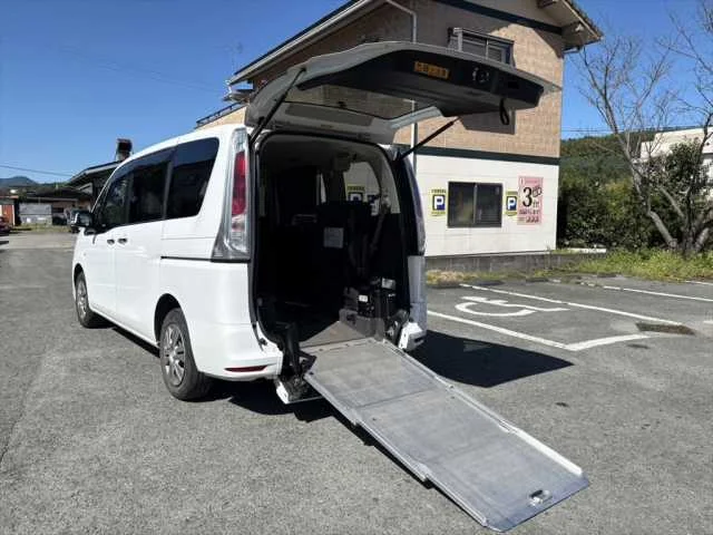 2013 Nissan Serena