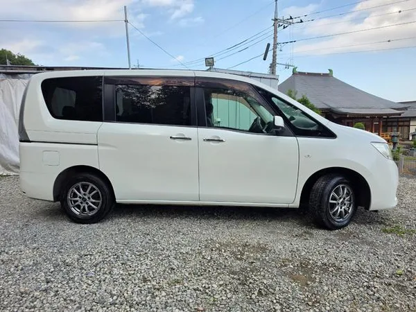 2011 Nissan Serena
