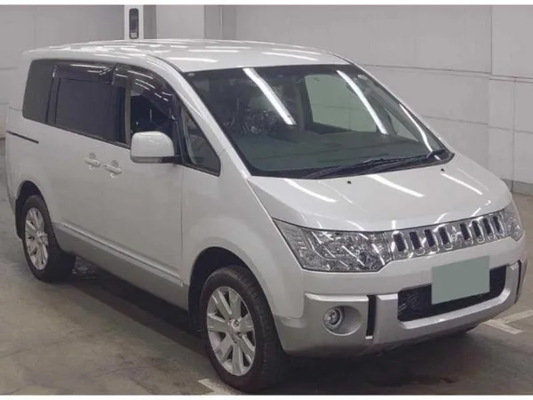 2017 Mitsubishi Delica D5