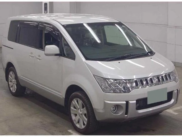 2017 Mitsubishi Delica D5