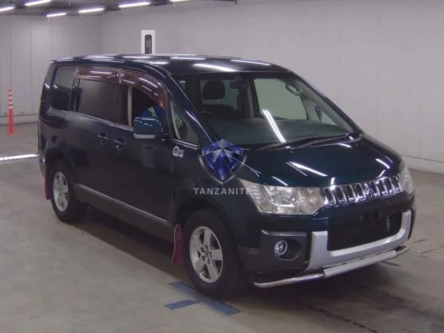 2013 Mitsubishi Delica D5