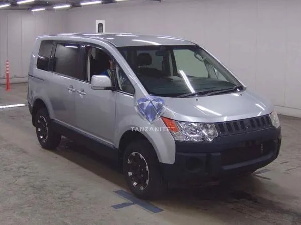 2016 Mitsubishi Delica D5