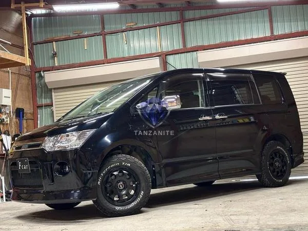 2011 Mitsubishi Delica D5