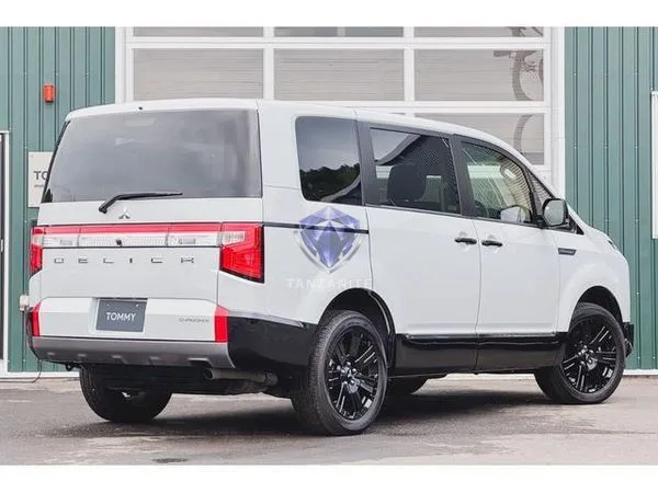2024 Mitsubishi Delica D5