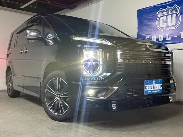 2019 Mitsubishi Delica D5