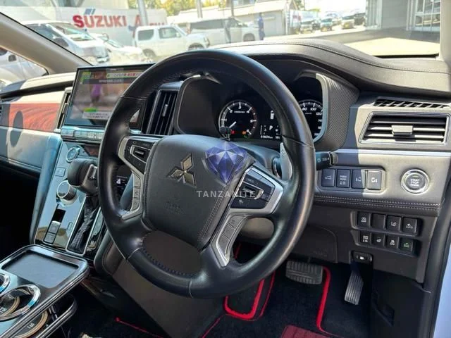 2022 Mitsubishi Delica D5