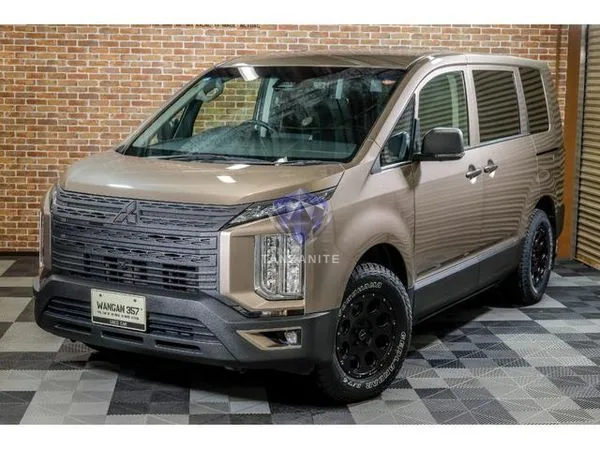 2019 Mitsubishi Delica D5