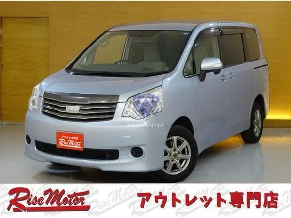 2013 Toyota Noah
