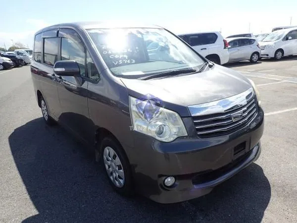 2012 Toyota Noah