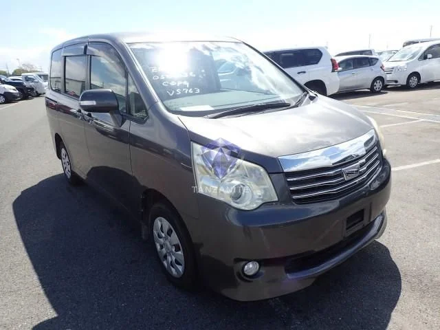 2012 Toyota Noah