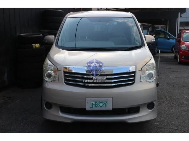 2010 Toyota Noah