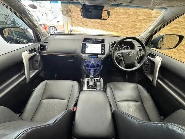 2023 Toyota Land Cruiser Prado