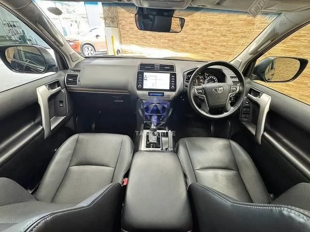 2023 Toyota Land Cruiser Prado