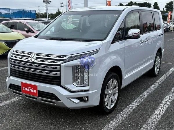 2025 Mitsubishi Delica D5