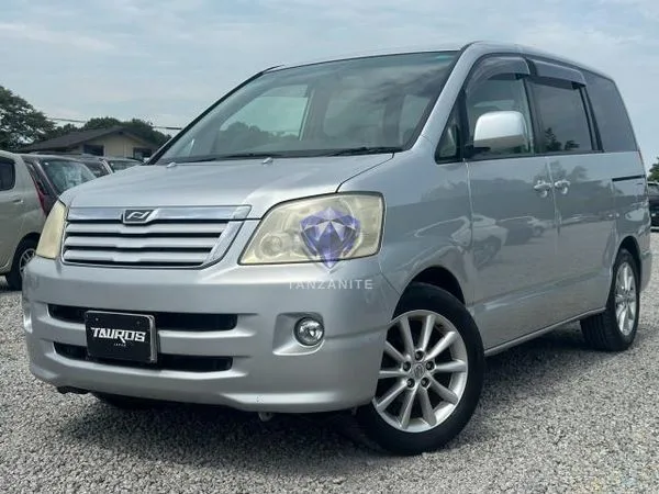 2003 Toyota Noah