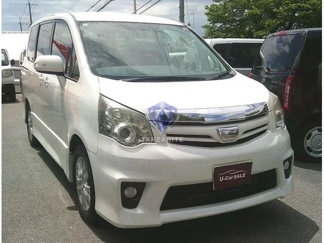 2013 Toyota Noah