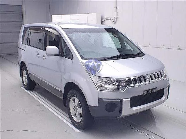 2010 Mitsubishi Delica D5