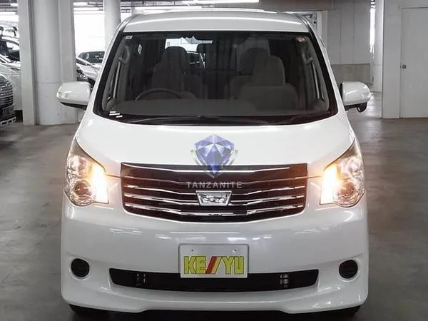 2013 Toyota Noah
