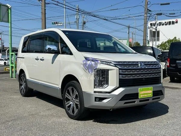 2019 Mitsubishi Delica D5