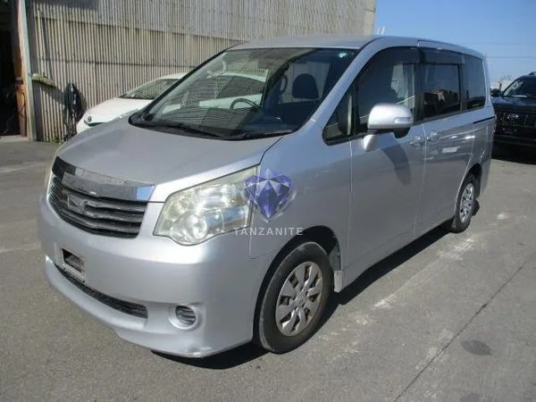 2013 Toyota Noah