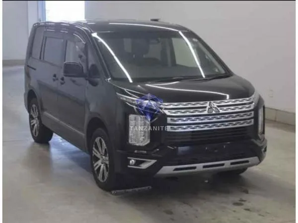 2019 Mitsubishi Delica D5