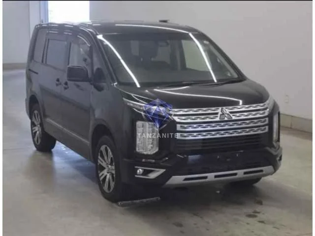 2019 Mitsubishi Delica D5