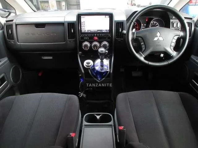 2017 Mitsubishi Delica D5