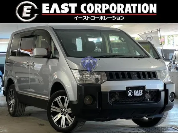 2017 Mitsubishi Delica D5