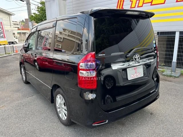 2011 Toyota Noah