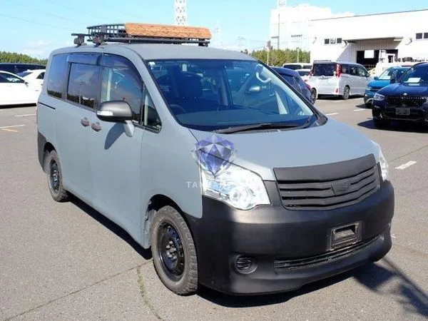 2011 Toyota Noah