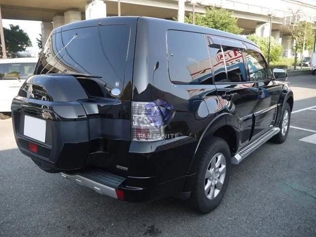 2017 Mitsubishi Pajero