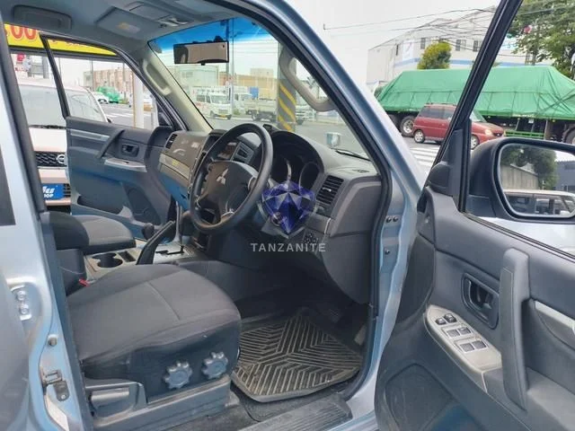 2015 Mitsubishi Pajero